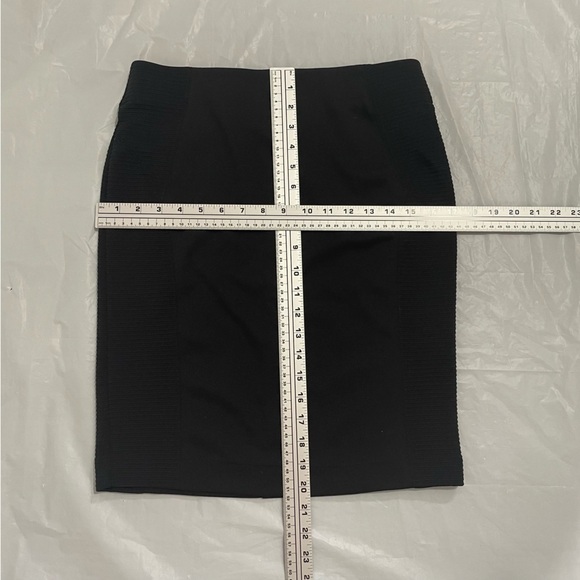 🖤 Sleek and Stylish: Women's Black Pencil Skirt by Joe Fresh,  Size Small 🖤 - Picture 9 of 9